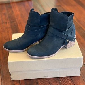 Ugg Elora Ankle Boot size 9.5